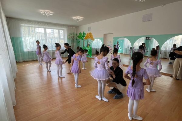 УРЛАГИЙН БОЛОВСРОЛООР ДАМЖУУЛАН ХҮҮХДИЙН ХӨГЖЛИЙГ ДЭМЖИХ ХӨТӨЛБӨРИЙГ ХЭРЭГЖҮҮЛЖ ЭХЭЛЛЭЭ